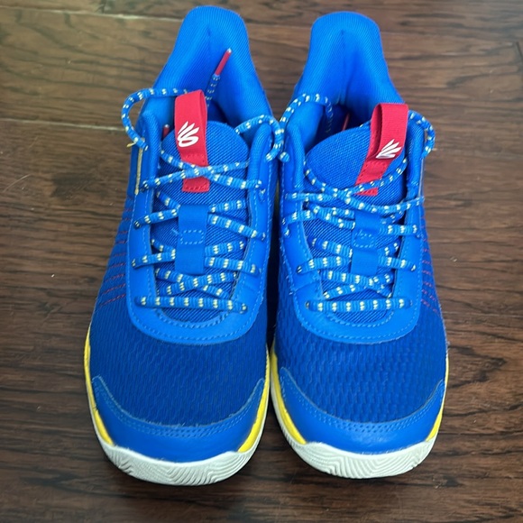 Grade School Curry 3Z7 Basketball Shoes - Picture 2 of 3